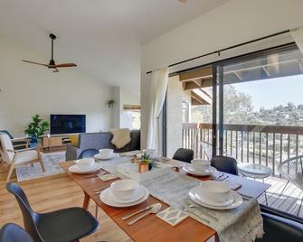 Pet-Friendly La Mesa Townhome 15 Mi to San Diego! - La Mesa - Dining room