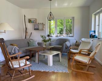 Holiday Home at the Chiemsee - 10 minutes walk to the lake - Chieming - Sala de estar