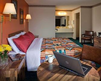 Branding Iron Motel - Chama - Bedroom
