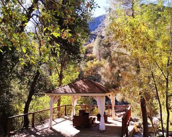 Quiet Mind Lodge, Spa & Retreat Sequoias - Kernville - Patio