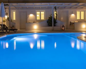 Ambience Suites - Firostefani - Piscina