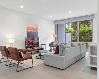 3bdrm Coastal Oasis In Magenta - Magenta - Living room