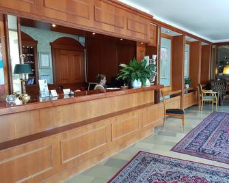 Schaperkrug - סלה - דלפק קבלה