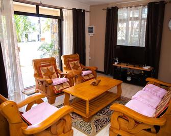 Private, modern 2 Bedrooms Apartment (perfect for 4 persons) - Terre Rouge - Soggiorno
