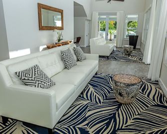 Dolphin Point Villas - קי לארגו - סלון