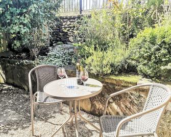 A modern ground floor apartment, surrounded by all that Cumbria has to offer. - Penrith - Patio