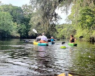 Quiet Country Getaway in Horse County Close to Ocala/Gainesville, Pet Friendly! - Williston