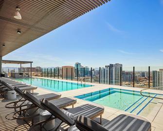 Global Luxury Suites at Downtown Phoenix - Phoenix - Piscina