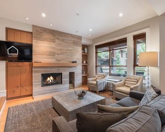 West Coast Alpine Contemporary 4 Bedroom Townhome With Private Hot Tub 35 - Whistler - Living room
