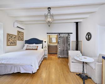 Dos Hermanas Suite 8 Downtown Studio - سانتا في - غرفة نوم