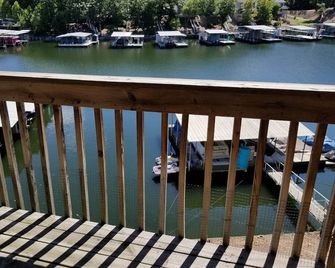 Lakefront Condo 2 Bed 1 Bath - Eldon - Balcón