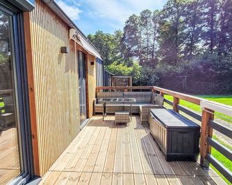 Lovely apartment in villa for 5 guests with WIFI, TV, terrace and pets allowed - Wittstock/Dosse - Balcone