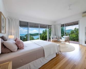 Seascape on Shutehaven - Whitsunday Views Holiday Home - Shute Harbour - Sypialnia