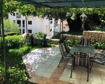 Apartments Mila - Mala Duba - Zivogosce - Patio