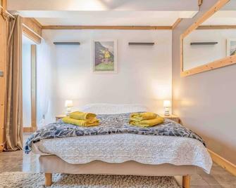 Chambre Indépendante Avec Salle De Bain Indépendante Au Rdc D Un Chalet À 25 Kms Chamonix - Saint-Gervais-les-Bains - Chambre