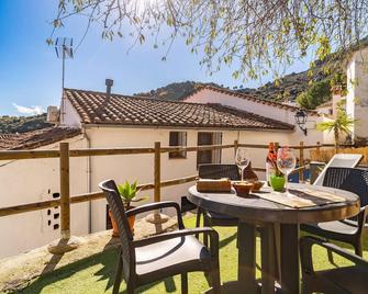 2 Bedroom Pet Friendly Home In Benadalid - Benadalid - Balcón