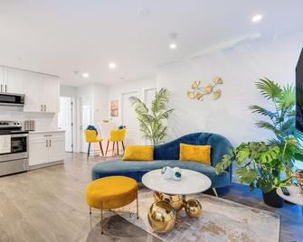 Stylish 2 Bedroom Miami Vibe Suite - Port Coquitlam - Living room