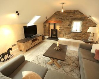 Awel y Môr - 3 Bedroom Cottage - Whitesands - Solva - Living room
