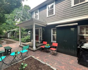 Charming 2-bedroom house with a hidden garden in lovely Cambridge. - Cambridge - Patio