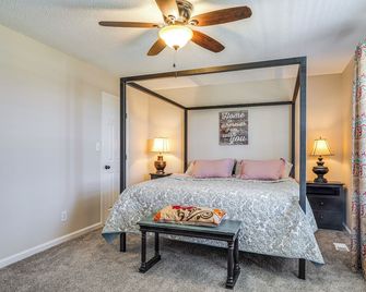 Charming Country Home with Deck - 20 Mi to Franklin - Columbia - Bedroom