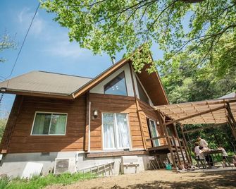 It is safe to charter one building Capacity 7 peo / Tsuru Yamanashi - Tsuru - Gebäude