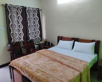 Velan Homestay - Ooty - Bedroom