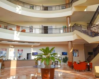Grand Wahid Hotel Salatiga - Salatiga - Ingresso