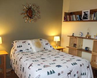 Pilot Rock Cottage - Ocean view and great home base for exploring the area - Trinidad - Habitación