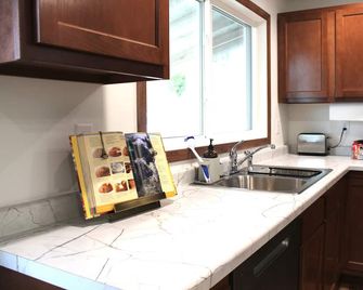 Newly Renovated 2-bedroom apartment in Downtown Saint Charles - Saint Charles - Cocina
