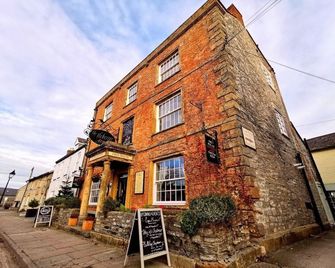 The Ilchester Arms Hotel - Yeovil - Building