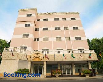 Hotel Los Jardines - Santiago de los Caballeros - Edificio