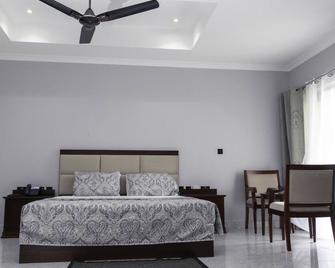 Monarch Hotel - Accra - Schlafzimmer