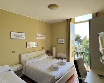 Hotel Petit Royal - Ospedaletti - Chambre