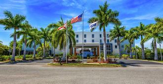 Hampton Inn & Suites Sarasota/Bradenton-Airport - Sarasota - Gebäude