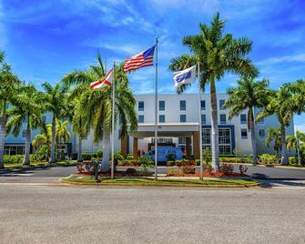 Hampton Inn & Suites Sarasota/Bradenton-Airport - Sarasota - Gebäude