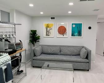 Modern Basement Suite w/ Private Entrance in Quiet Tree-Filled Neighborhood - Arlington - Living room