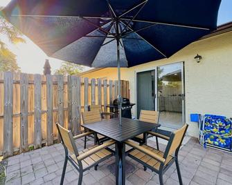 Seaside Elegance 3 Mi to FM Beach Paradise Sleep 6 - Fort Myers Beach - Binnenhof