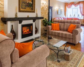 Garmoniya Hotel - Lujovitsy - Sala de estar