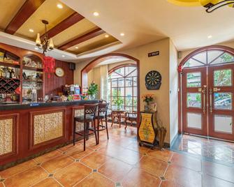Junshe Boutique Guest House - Guilin - Bar