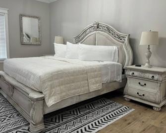 The Opal Crown Room- Room #7 Private Suite - Low Moor