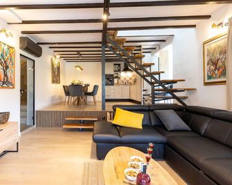 Lovely Home In Gospic With Sauna - Gospić - Sala de estar