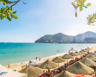 Sanya New City Hotel - Sanya - Beach