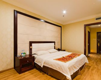 Media Hot Spring Hotel - Langfang - Schlafzimmer