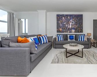 Ocean Beach Condo 3BR On the Sand 911 - Fort Lauderdale - Soggiorno
