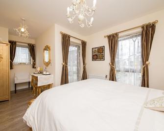 Rowan Park Lodge - London - Bedroom