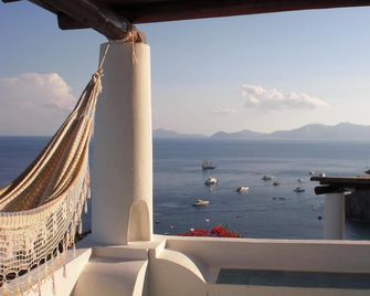 panoramic villa style eoleano in Panarea, the most 'beautiful of the Aeolian Islands! - Panarea - Balcon