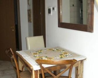 B&B Acetaia Il Mulino Di Navicello - Modena - Dining room
