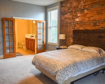 Beautiful Walk-able 3 Bedroom Downtown Condo With 7 Beds - Indianapolis - Habitació