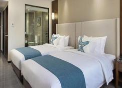 Deluxe Double Room with Shower 1 - Maun - Bedroom