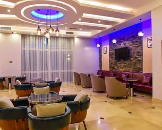 Admas Grand Hotel - אנטבה - טרקלין